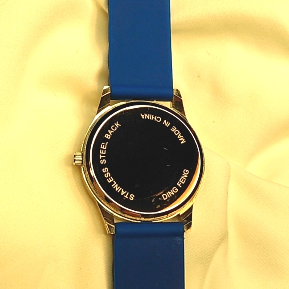 Ding Feng Blue Crystal Watch - Picture 5 of 5
